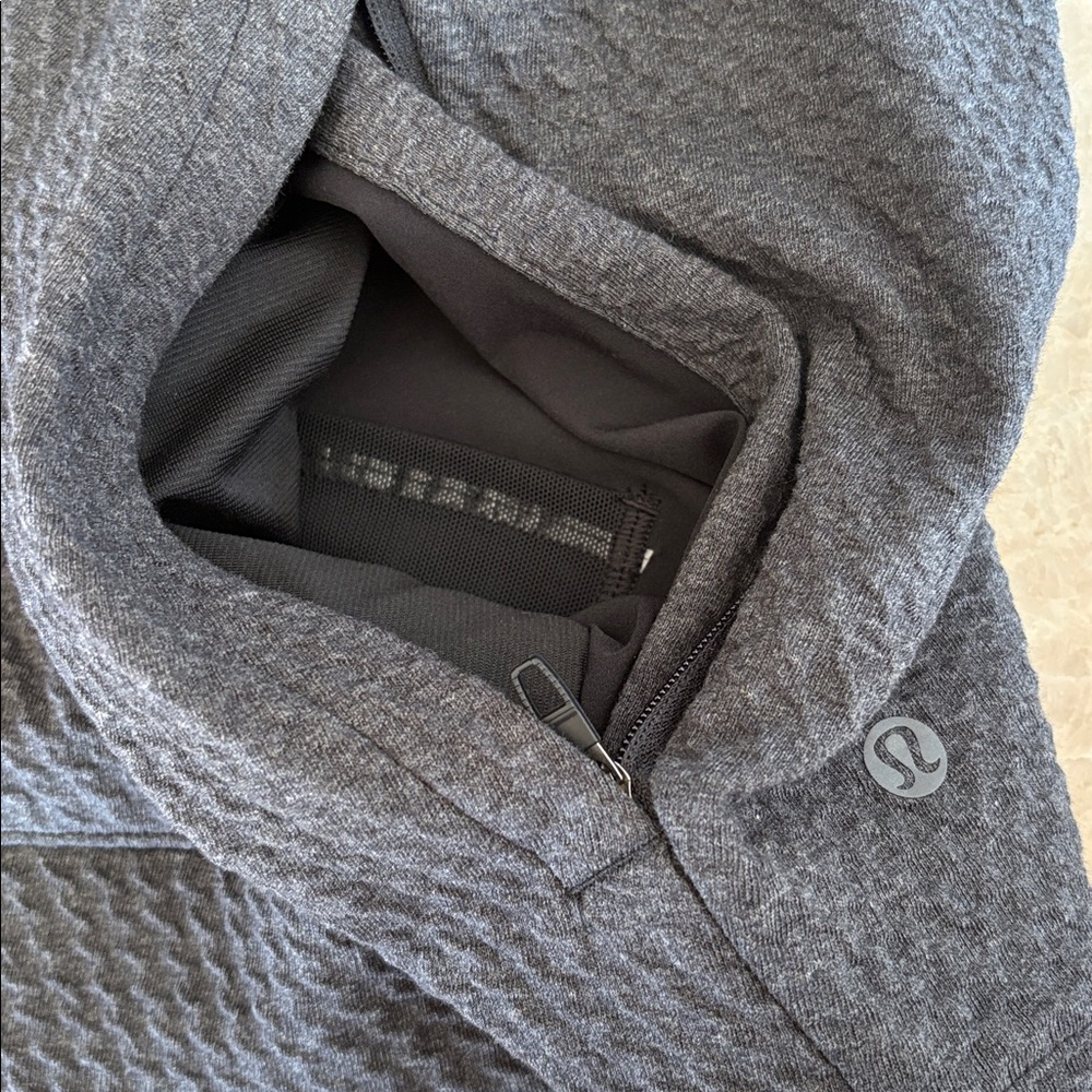 Men’s Lululemon textured mid weight hoodie. - Picture 10 of 15